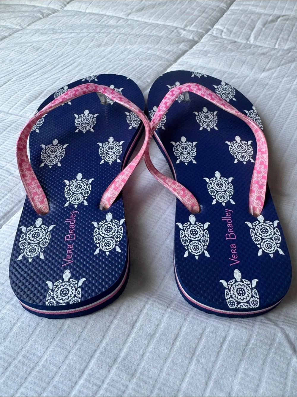 Vera Bradley navy blue pink sea turtle flip flops size 5-6